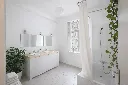 Firefly_gpt-image_nettoyer et ranger la salle de bain pour la rendre présentable pour une annonce immob 601311.webp