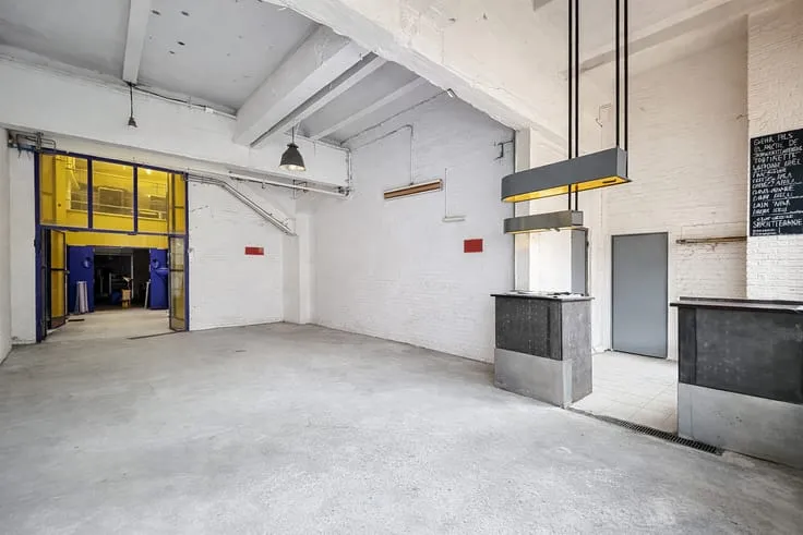 STE CATHERINE, bâtiment de 710m² entrepôt